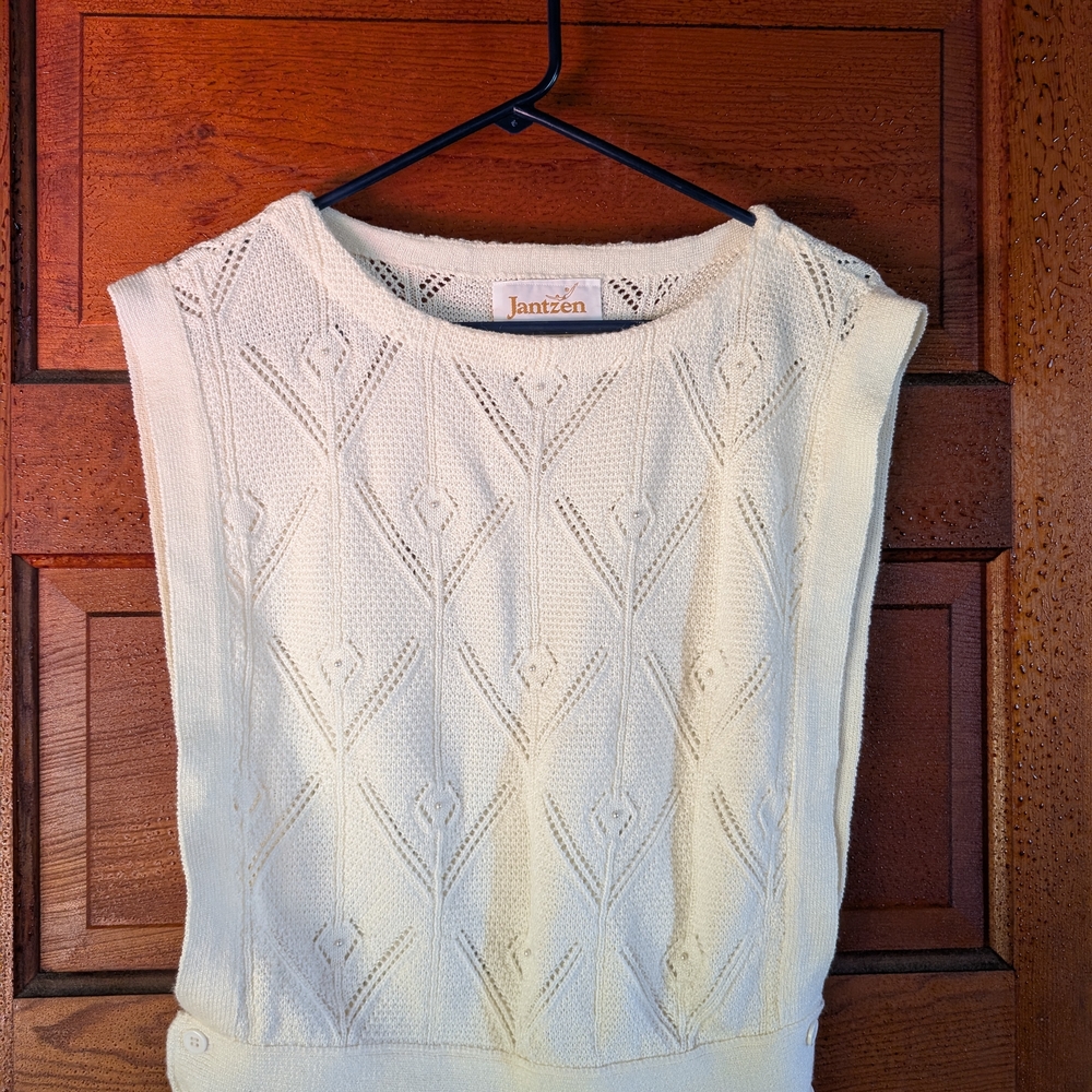 Jantzen Women's Cream Sweater